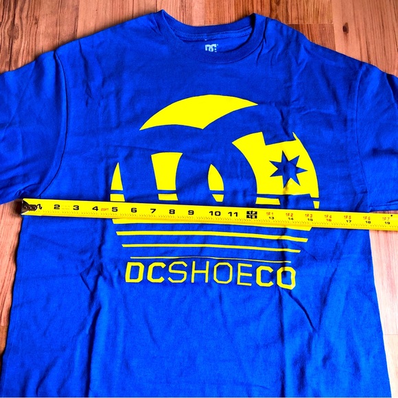 NEW DC SHOE CO Crewneck Tee Shirt Medium Blue Men’s NWOT - Picture 6 of 16